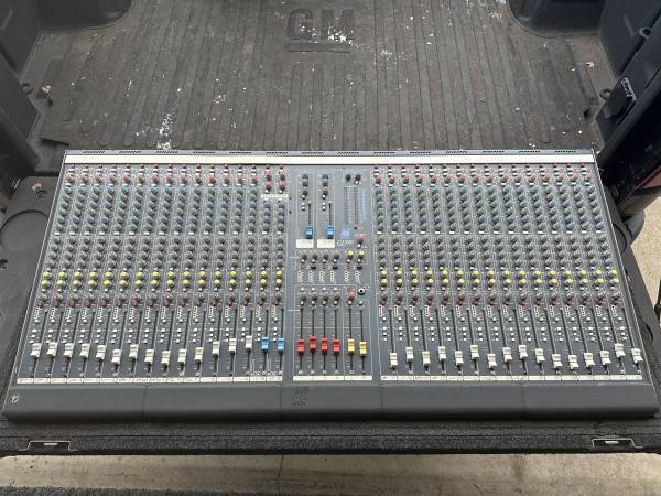 Allen & Heath GL 2000 Mixing Console w Padded Road Case 1