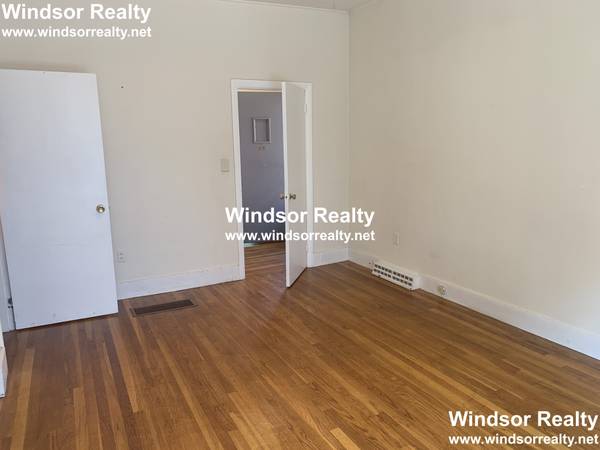 $2,675 / 1br - UNIDAD GRANDE Y SUNNY CERCA DE CENTRAL SQ LAVANDERÍA EN UNIDAD PORCHE PATIO AHORA (Central Sq)63620479892097123