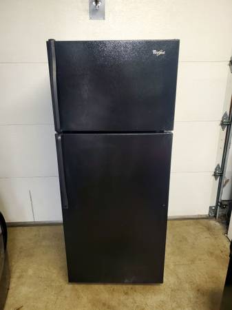 Whirlpool refrigerator (Delivery Available) 1