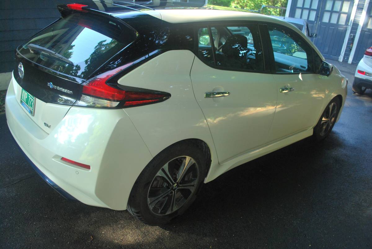 2020 Nissan LEAF SV Hatchback