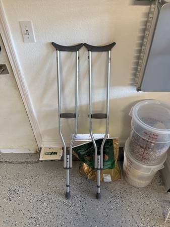 Crutches free 1