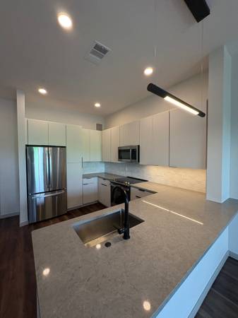 $1,400 / 1br - 613ft2 - 1 dormitorio - Excelente precio, 2 meses de alquiler gratis, armarios grandes/ totalmente nuevo (Colorado Springs)63687067241987121