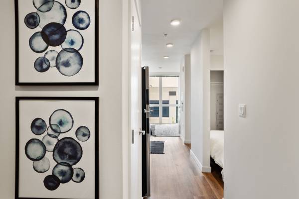 $1.795 / 1hab - 449ft2 - Vida Urbana Hecha Fácil – 1Hab Abierto con Cocina Moderna y Lavandería (Lower Queen Anne)63688608105987123