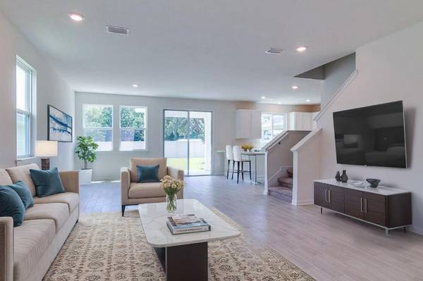 $2650.00 / 3br - 2089ft2 - Modern 2-Story Home with Open Floor Plan & Covered Patio – Middleburg64005271206275123