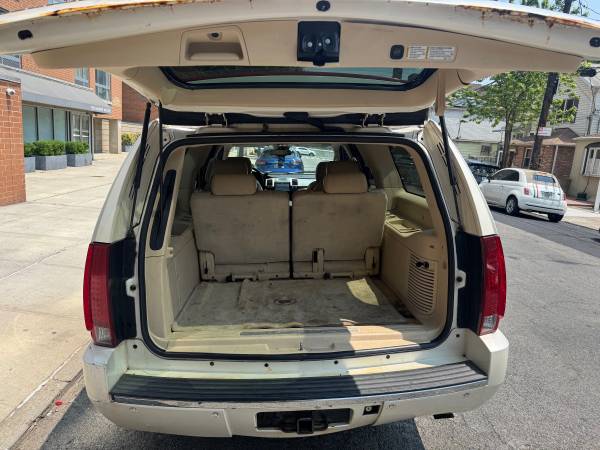 2008 Cadillac Escalade ESV - $4,200 (78000 miles)63614327382787122