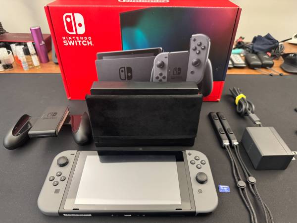Nintendo Switch グレー本体 + 256GB microSD付 Amazon.co.jp: Nintendo Switch 本体 (ニンテンドースイッチ