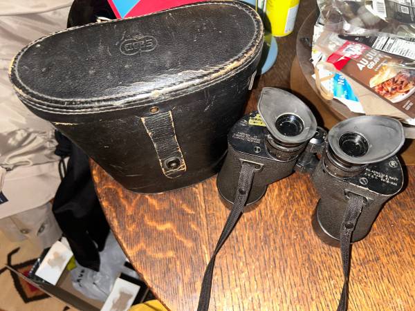 Vintage WW2 US Navy Mark 21 Binoculars 1