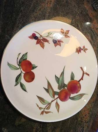 Evesham Gold Cake Platter 1