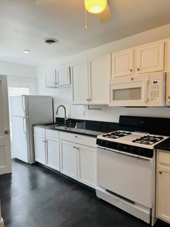 $2,040 / 2br - 2 BR Apartment available October 15, 2025! (West River)64010165454466122