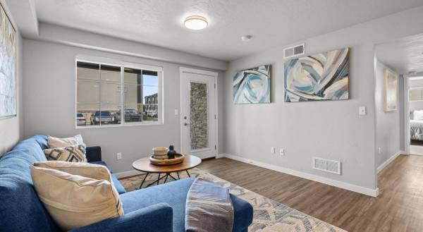 $1,599 / 2br - 1021ft2 - Hermoso adosado de 2 habitaciones con despensa empotrada y ¡1 mes gratis! (Boise)63794895185283120