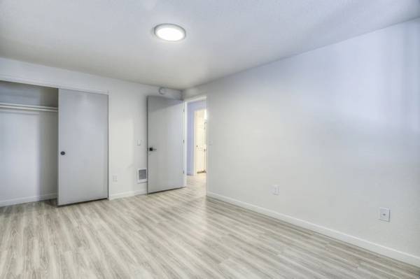 $875 / 2hab - 850ft2 - Habitación grande en alquiler en el barrio de St Charles Hospital, 1 de octubre (Bend)63839293478913122