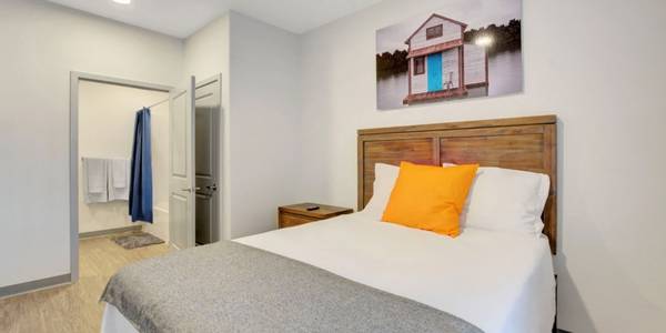 $409 Rent by the week or month, Siegel Rewards Program, Studio63859497322243120