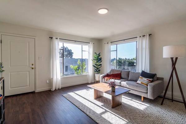 $2,292 / 1br - 704ft2 - Your new home awaits! 1 bed, 1 bath in a stellar location. (Oakland)64011484730371121