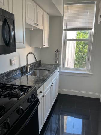 $2,000 / 3br - Apartamento de tres dormitorios en dos niveles (University square)64046034527362122