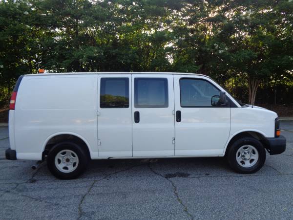 2006 Chevrolet Express 1500 + 1 propietario + 52,000 millas - $11,49963499915226625123