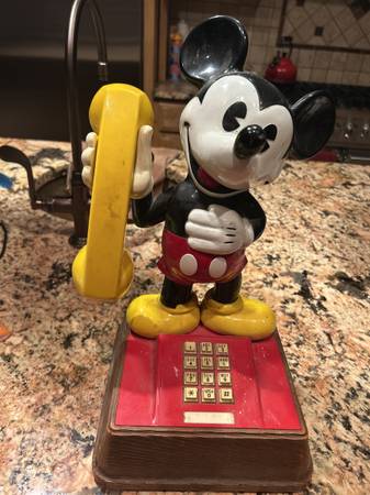 Mickey Mouse pushbutton phone 1976 1