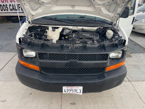 2016 Chevrolet Express 3500 Commercial - Photo 12