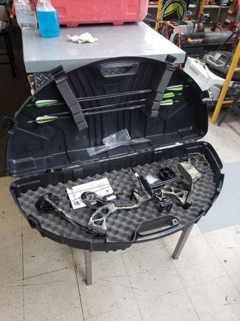 PSE Stinger RH Compound Bow Package 1