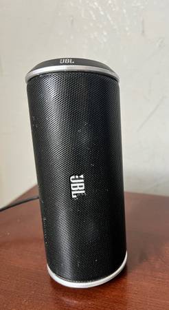 🔊 JBL Flip Bluetooth Speaker – $20  (Model: S8L Flip | FCC ID: APLIBLFLIP) 1