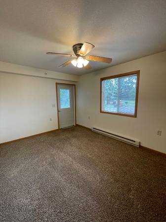 $975 / 2 habitaciones - 800 pies² - 493 E. South Ave. #5 - Disponible 2 habitaciones octubre 2025 (Chippewa Falls, WI)63845958813697122