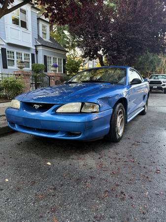 1998 Ford Mustang V6 -- Extremely Low Mileage -- Clean Title - $4,400 (burlingame)63622745682305122