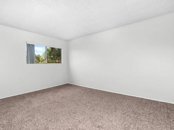 $2,296 / 2br - 950ft2 - Patrol de cortesía, armario de almacenamiento en el balcón (2X1), personal en el lugar (Escondido)63657343089923123