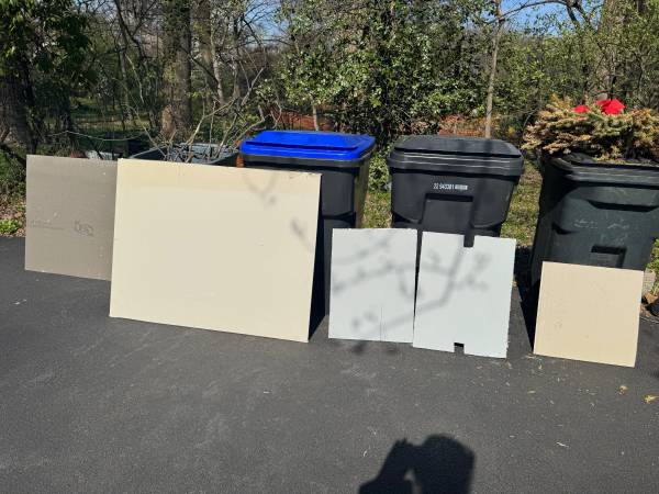 Wallboard - Large and Small Pieces Plus a Gray Board 1