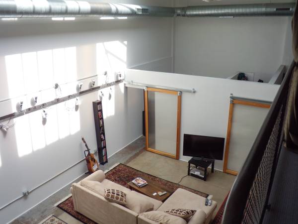 2 MONTHS FREE Stunning 3BR/2BA Loft – New Kitchen, Free Parking 1