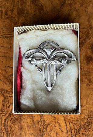 Art Nouveau Style Silver Brooch Pin, Stylized Floral design 1