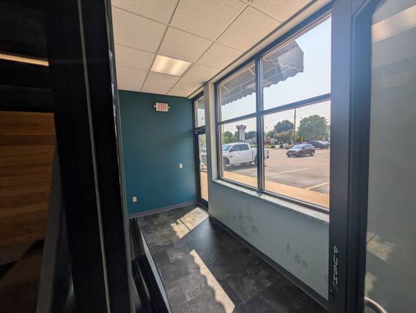 $5.350 / 4480ft2 - Espacio disponible ahora para gimnasio, danza, yoga, oficina, comercio minorista. 4.480 pies cuadrados (Appleton)64163322240515121