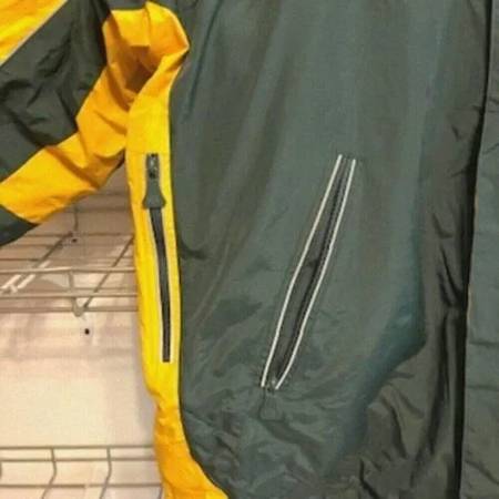 Full Zip Jacket Winter Parka . Size: Extra Large {46-48} . Packers - $119 (Knoxville, Tennessee)63442399225857123