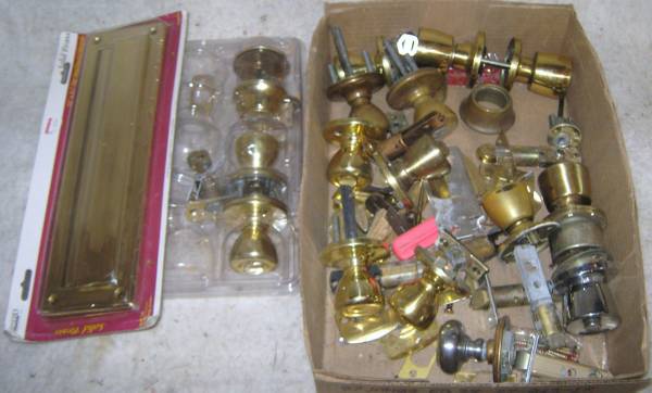 A door nob w/ mail drop 1