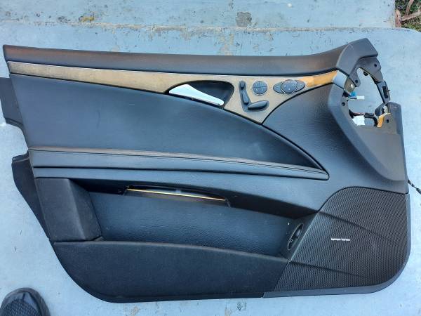 Interior de un Mercedes Benz 2007 E 350 (ya retirado del automóvil) - $800 (Compton, Ca)63618334739969123