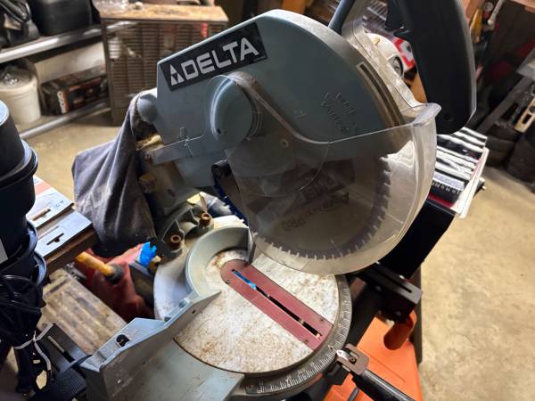 Delta 10 inch miter saw 1