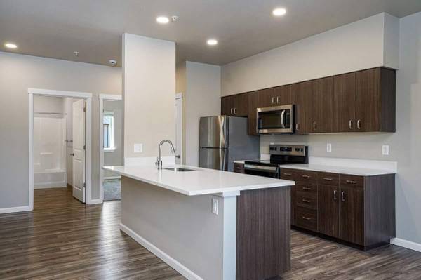 Unbeatable Location! Sleek 1 BR, Walk to Chemeketa College 1