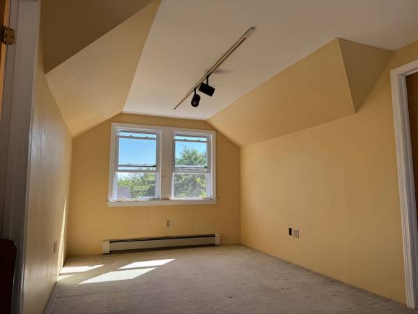 $1,250 / 3br - 300ft2 - Davis Square - Bedroom + Office Space/Living room, 300 Sq Feet - $1250 (Davis Square)63863244396929120