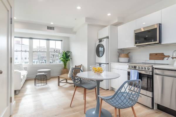 $2,895 / 1br - 800ft2 - CONSTRUCCIÓN NUEVA 1H. Acero inoxidable, encimeras de cuarzo, aire acondicionado central, 1 coche (Belmont)63620275671169123