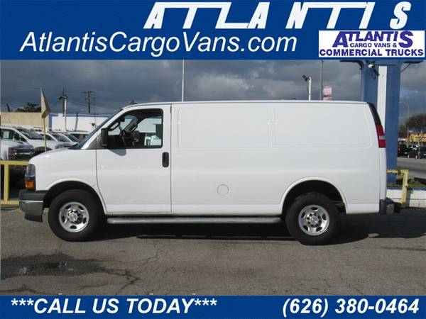 2022 Chevrolet Express 2500 - Photo 2