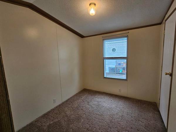 $1,275 / 3br - 924ft2 - 3 Bed 1.5 Bath in Port Crane (Port Crane)64035577676163123