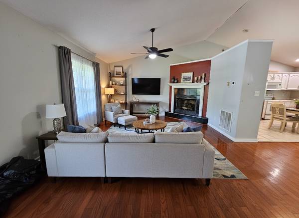 $2500.00 / 3br - 1604ft2 - Duplicate of Charming 3 Bed/2 Bath Single Family Home in Asheville - $64029210371586122