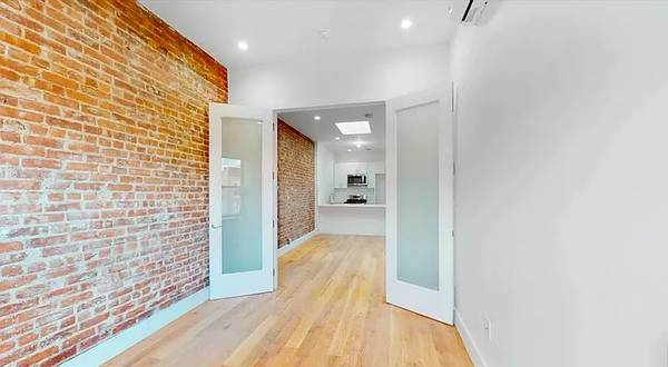 $2,800 / 2br - 800ft2 - AMAZING OFFER!SUNNY 2 BED!IN UNIT LAUNDRY!RENOVATED,CLOSET SPACE! (Flatbush)63816602534017122