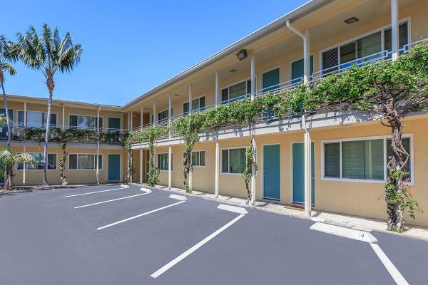$1,925 / 1br - Paradise Palms! 1x1 Downstairs Unit! Close to the Beach! Gated Access! (San Diego)63998602447363120