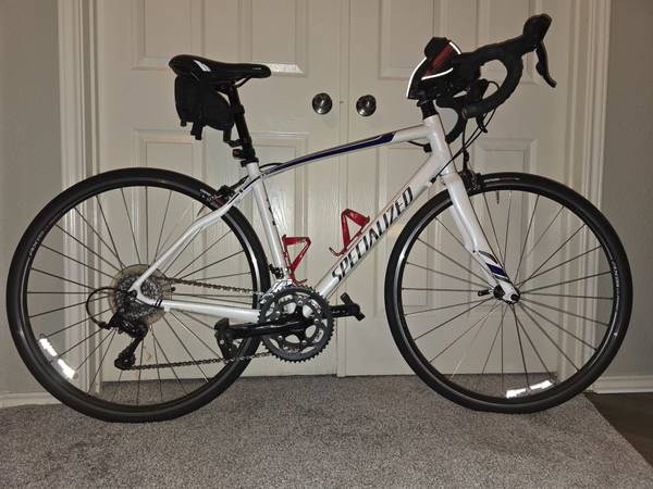Excellent condition: Specialized 2016 Dolce SportWomen's bike for Sale 1