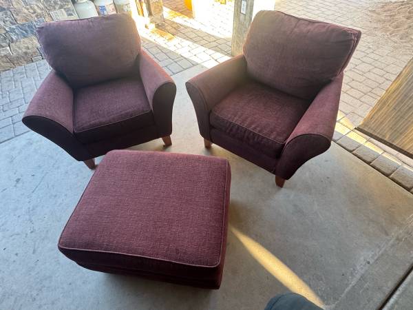 Set of Two Armchairs with Ottoman 1