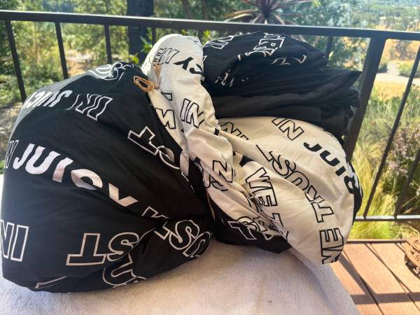 🖤 Juicy Couture Queen Comforter Set – Reversible Black/White – “IN JU 1