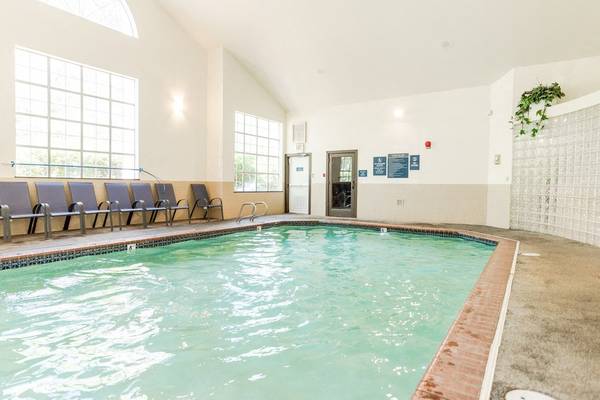$2,214 / 2br - 940ft2 - Double Sinks, Views of Mount Rainier, 2bd 2ba (25102 62nd Avenue South, Kent, WA)63850637943043123