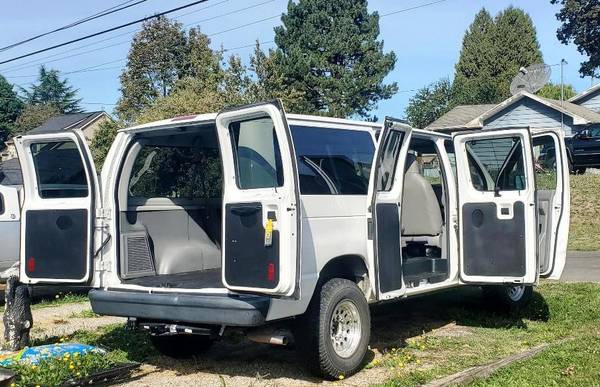 2010 Ford E-150 Passenger Van - Photo 8