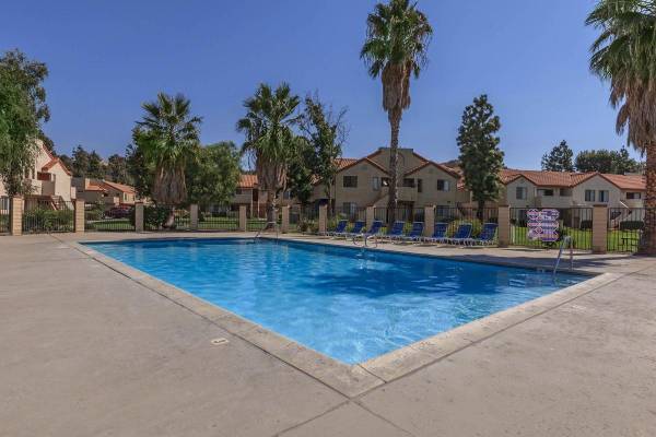 $2,520 / 2br - 793ft2 - Suites principales con armarios empotrados, áreas para picnic, 2 habitaciones (Santa Clarita-Newhall)63700899718019123