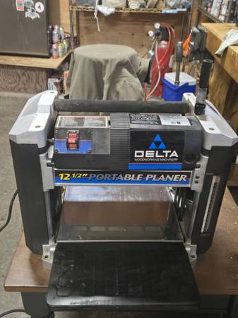 Delta 22-560 12.5 inch Planer 1