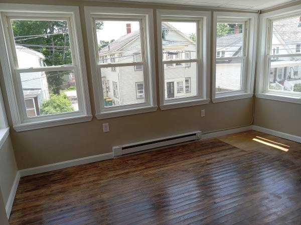 $1,100 / 1br - Amplio departamento de 1 dormitorio en segundo piso (Rochester)63656212252673124
